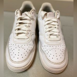 NIKE COURT VISION women’s size 10